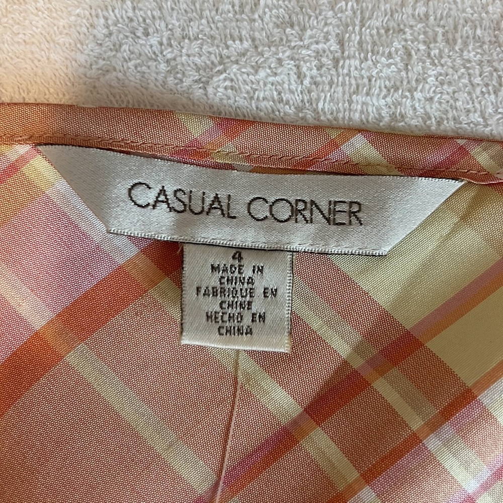 Casual Corner Silk pant suit with two sleeveless tops - Picture 9 of 16
